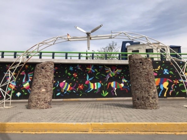 PILARES DE PIEDRA PLAZA BICENTENARIO