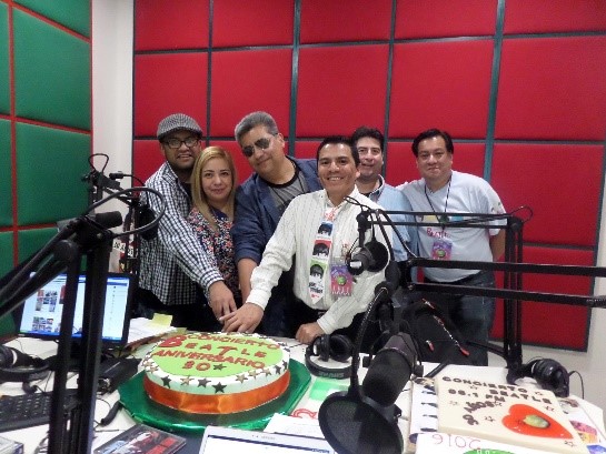 Aniversario en cabina de XHBCD-FM 98.1
