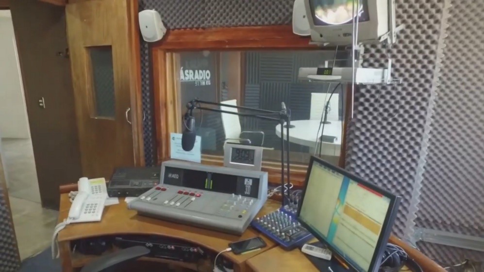 CABINA DE RADIO EN ACAPULCO DE RADIO Y TELEVISION DE GUERRERO