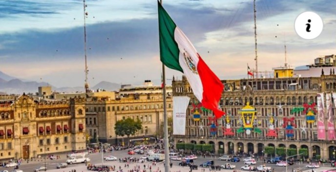 Bandera de México en Zócalo