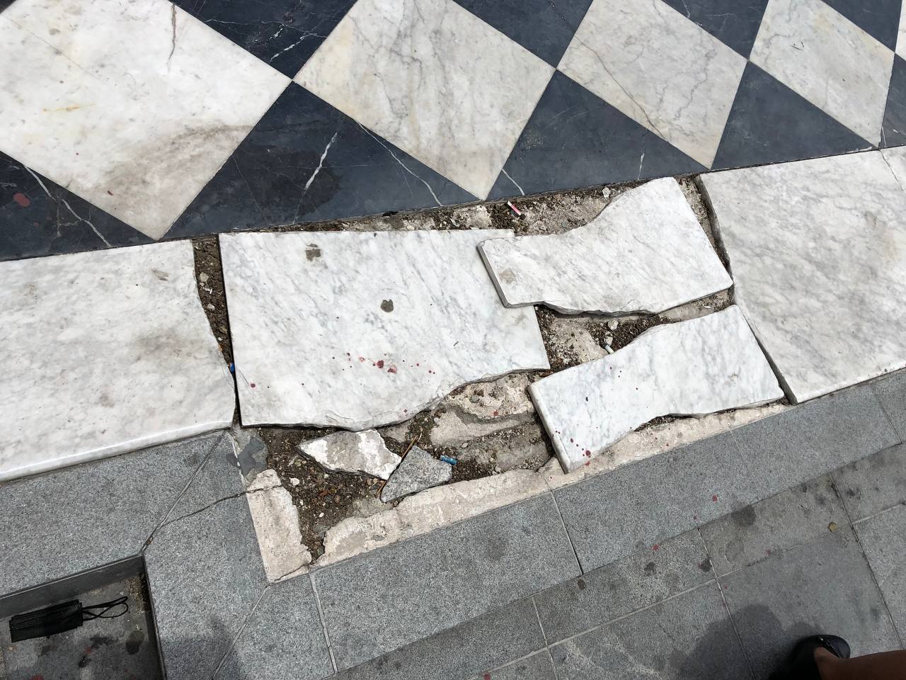 Mármol Dañado del Reloj Monumental de Pachuca