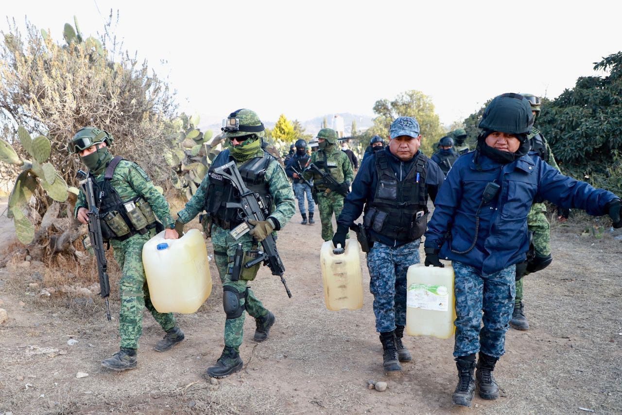 Aseguran bidones de huaichicol en Hidalgo