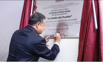 Julio Menchaca La Radio del Pueblo