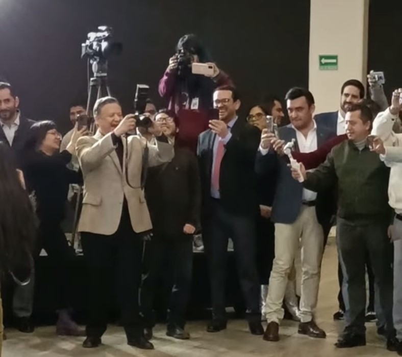 Julio Menchaca Encuentro con Comunicadores