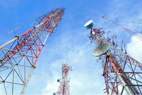 Colores de antenas de telecomunicación